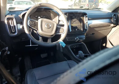 2021 Volvo Xc40 T5 Momentum z USA, uszkodzony, nr VIN YV4162UK6M2561305